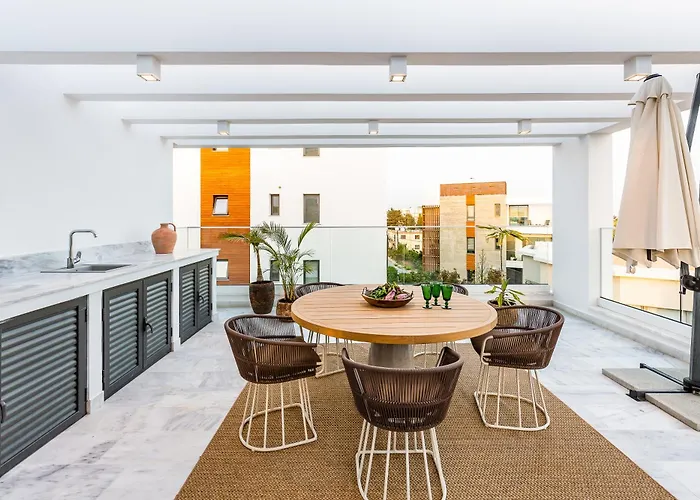 Sofia Luxury - Premium With Pool & Bbq, Rooftop Terrace, 5 Min To Sea Pafos